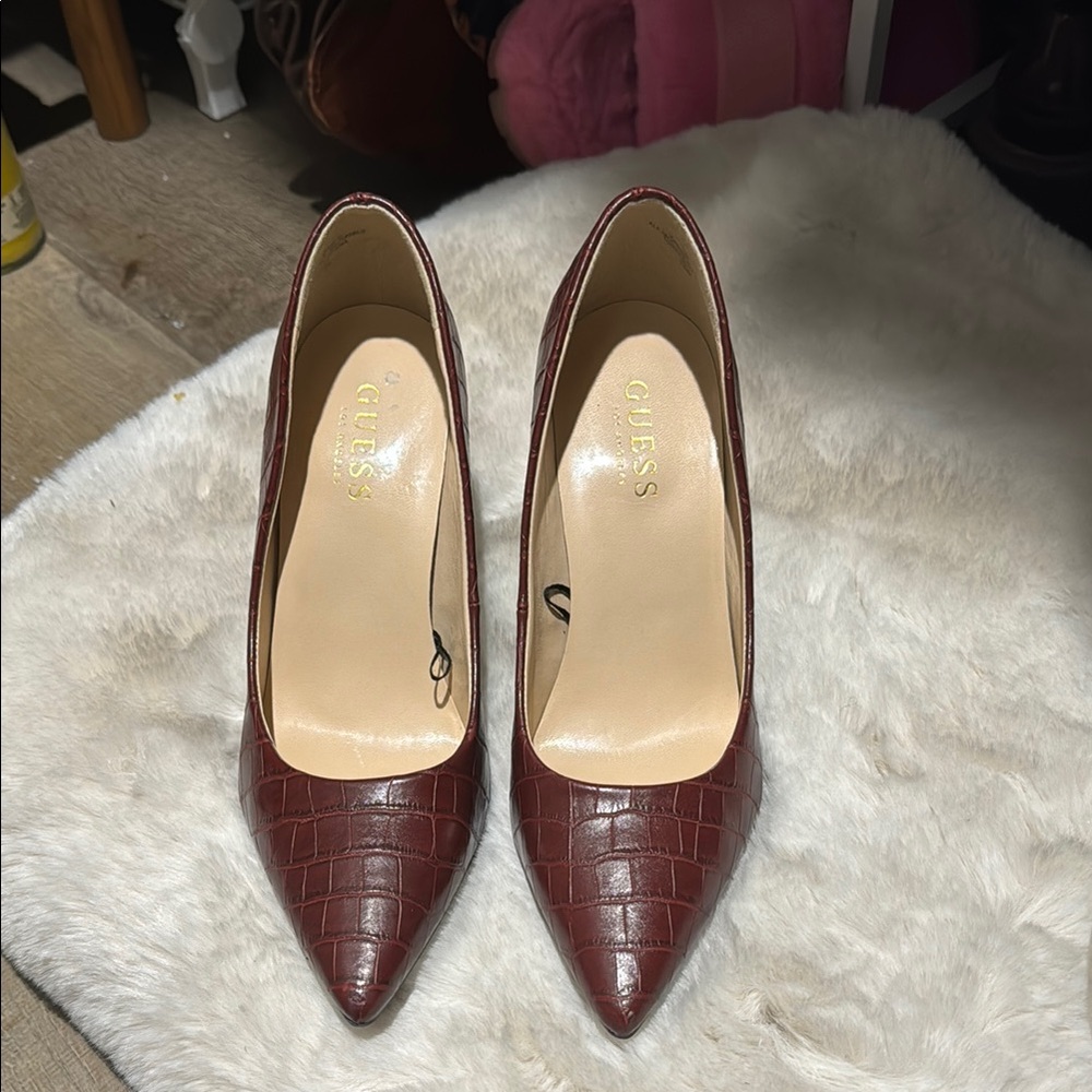 GUESS Women's Burgundy Pumps